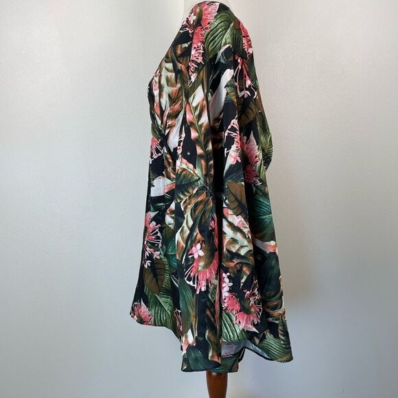 NWT Guess Floral V-Neck Top Size M - Picture 3 of 8